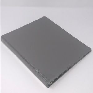 30 BRAND NEW 1/2" round ring binders.